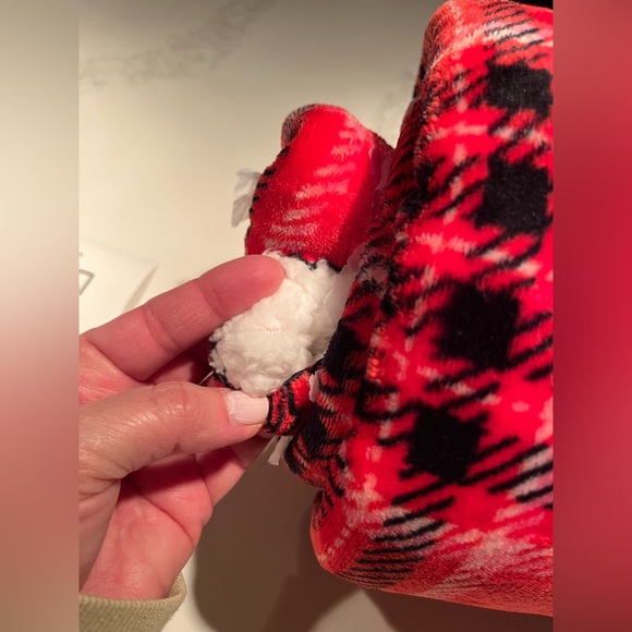 NWT Victoria’s Secret plush Red Plaid throw/Blanket. 50”x 60”. - Picture 7 of 7